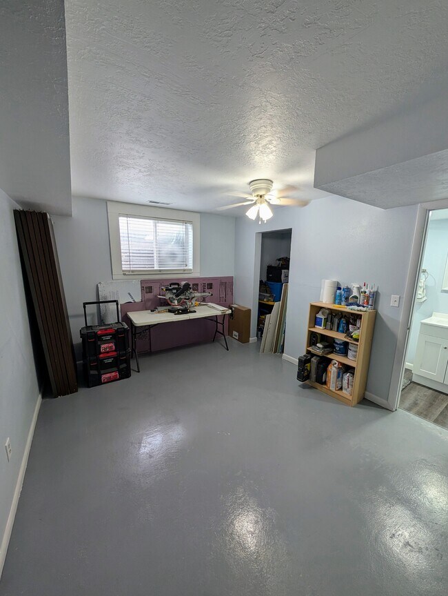 Building Photo - 556 W 800 N St