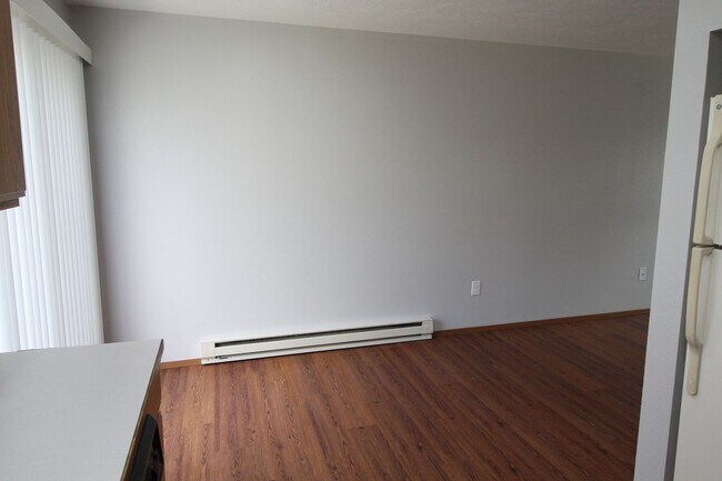 Building Photo - 1020 W Lacrosse Ave