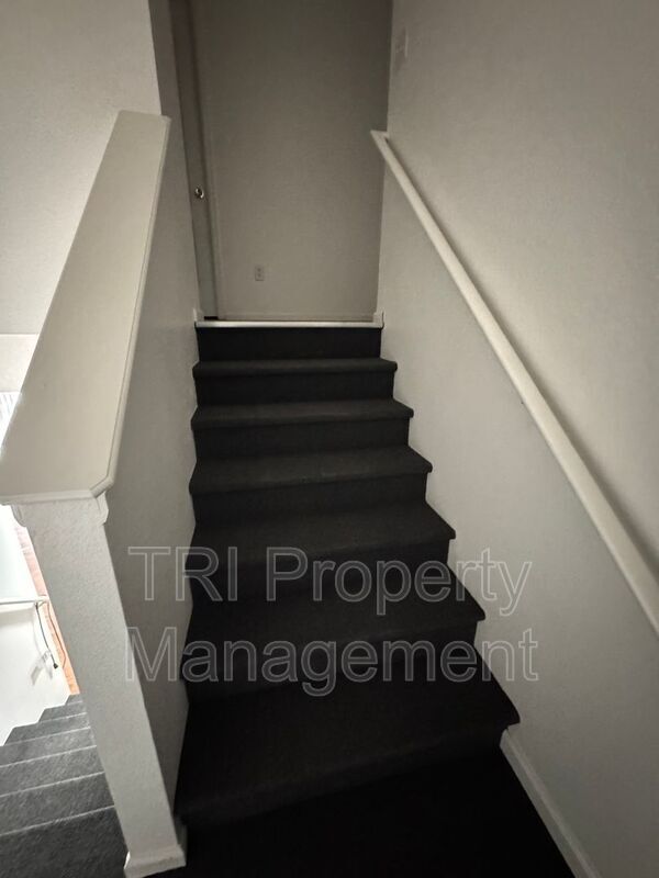 Building Photo - 2027 Birch Ave