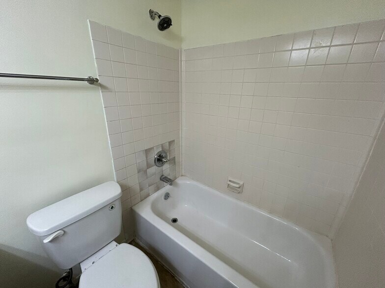 Building Photo - 3350 Altamont Rd