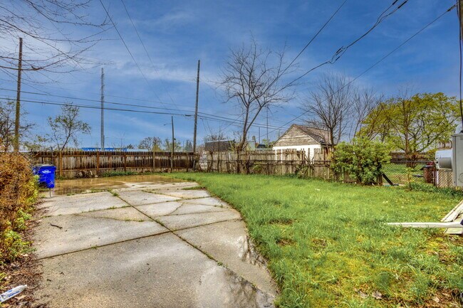 Building Photo - 13881 Carlisle St