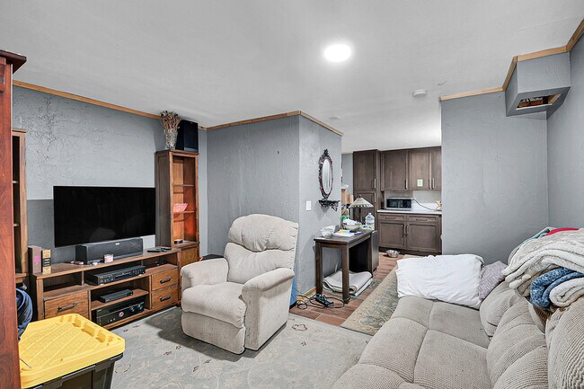 Building Photo - 204 Bristlecone Way