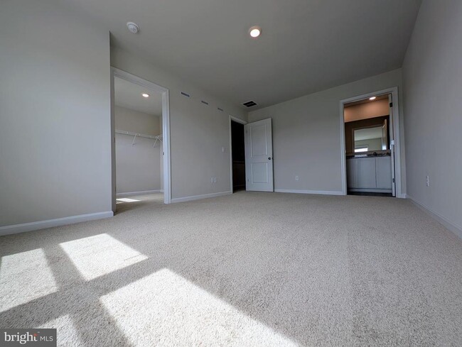 Building Photo - 134 Willett Holw St