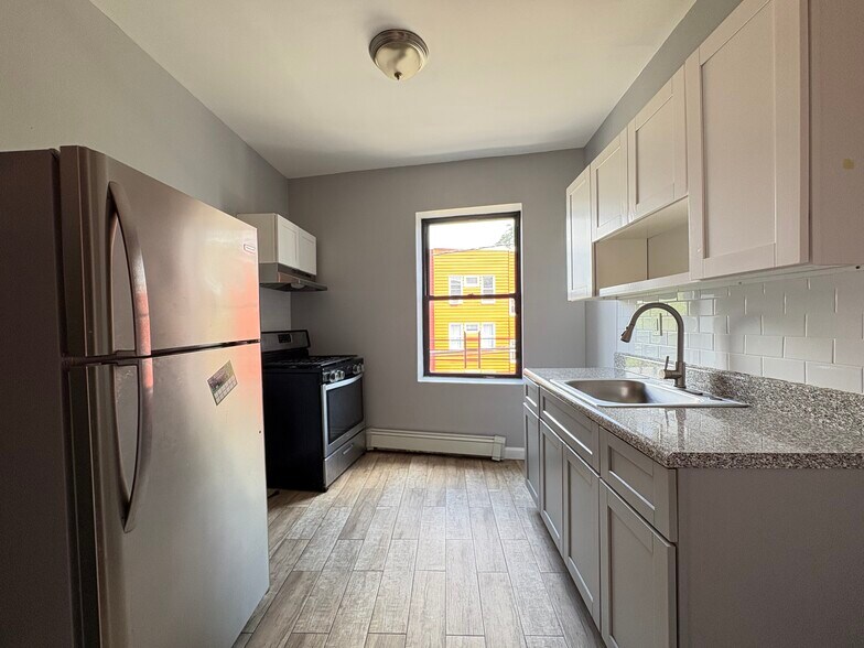 Primary Photo - 296 Renner Ave