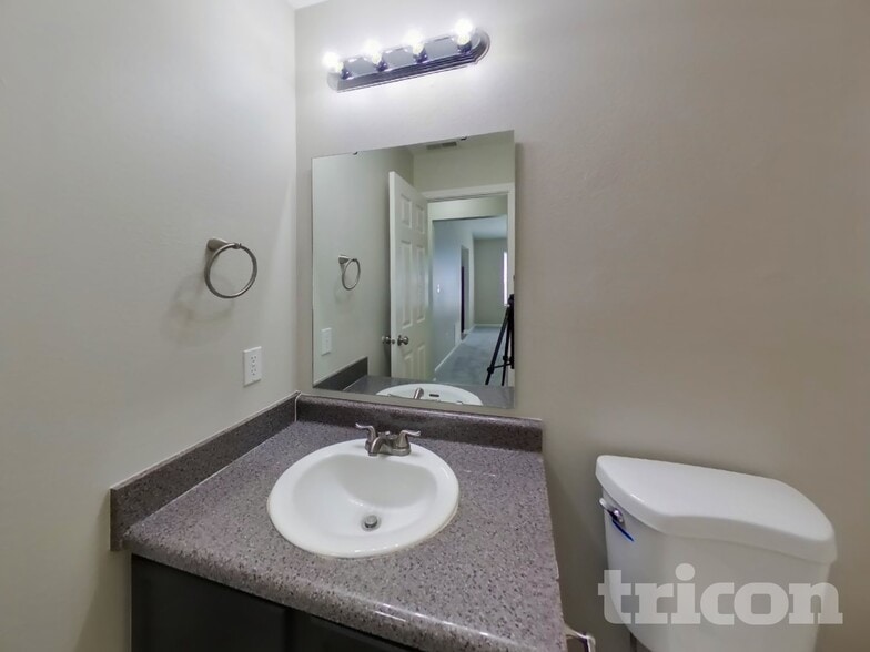 Building Photo - 643 Rocky Meadow Dr