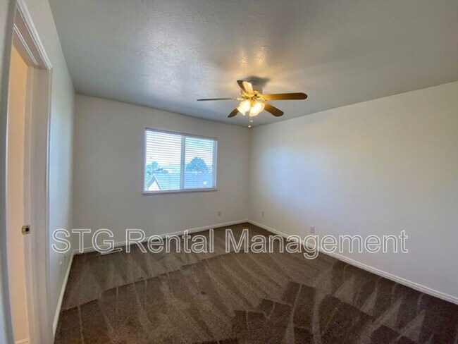 Building Photo - 2215 Chandler Dr