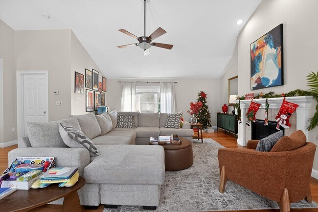 Building Photo - Spacious 4BR House in Millbury