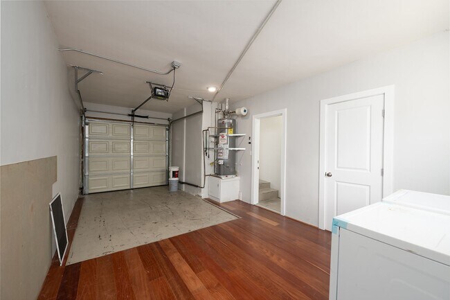 Building Photo - 3139 Nimitz Blvd, San Diego, CA 92106