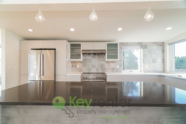 Building Photo - Live the Alki Lifestyle with Park and Beach at Your Door