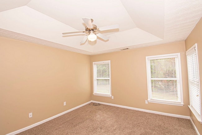 Building Photo - Beautiful 3 Bed, 2 Bath In Well Maintaine Community