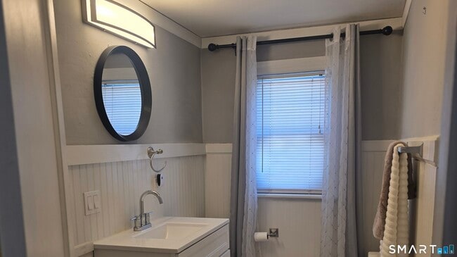 Building Photo - 84 E Main St