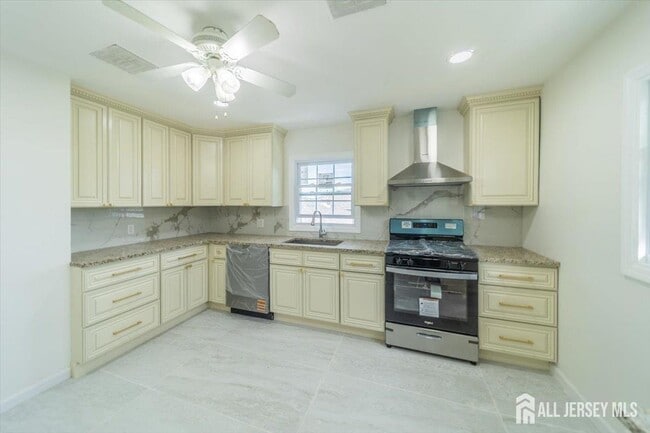 Building Photo - 54 Bergen St