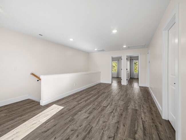 Building Photo - Charming 3 Bedroom Home in Spartanburg – Modern Upgrades & Stylish Finishes