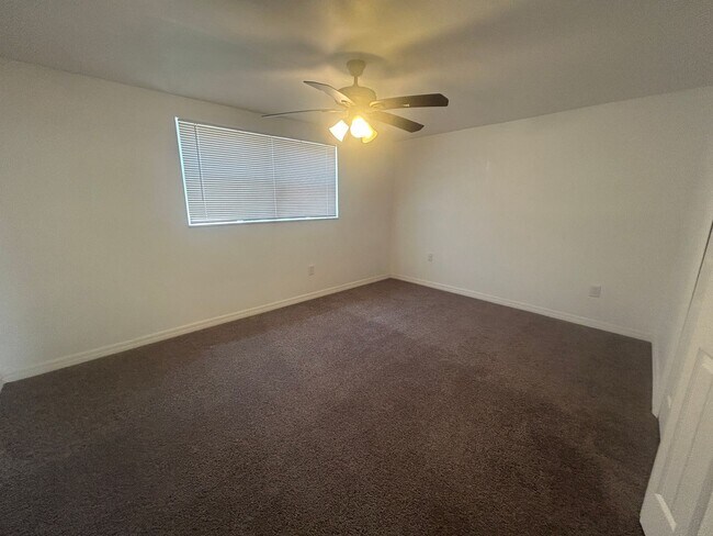 Building Photo - 2 Bed/1 Bath, Single Family Home in Beacon Square AVAILABLE NOW!!