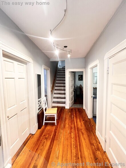 Building Photo - 37 Charnwood Rd