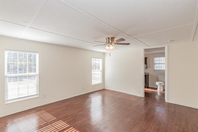 Building Photo - 103 Hackberry Ln