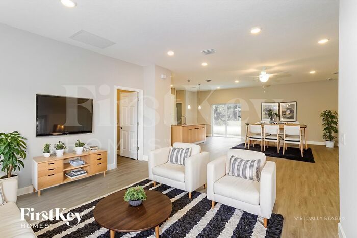 Building Photo - 437 Larino Rd SW