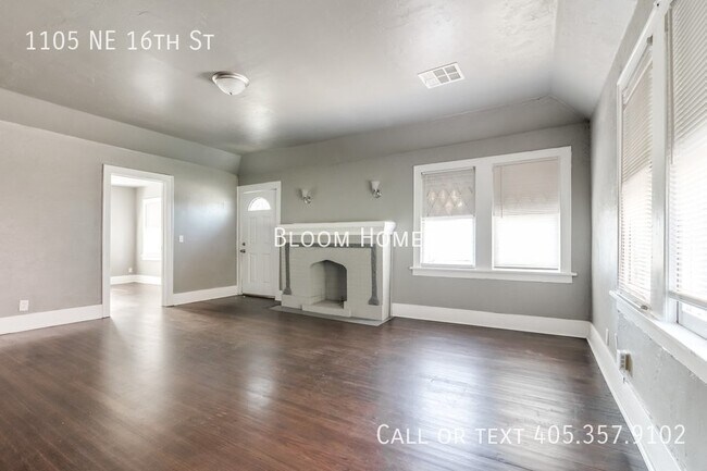 Building Photo - 1105 NE 16th St