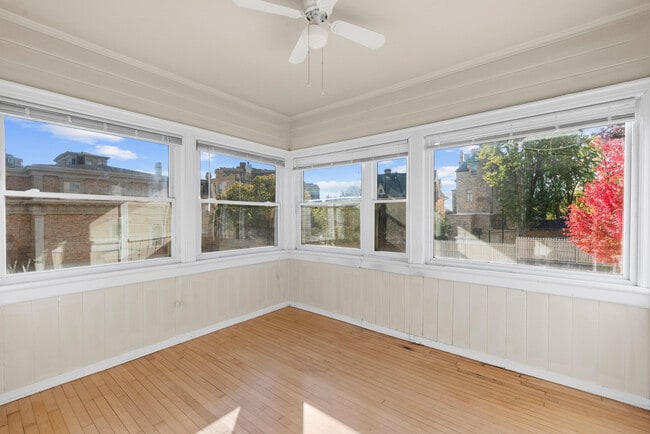 Building Photo - 1115 E Knapp St