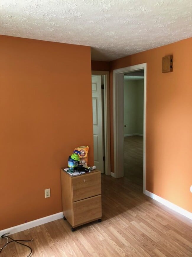 Building Photo - 703 School St