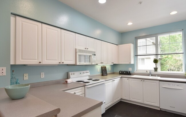 Building Photo - 16125 Juanita Woodinville Way NE