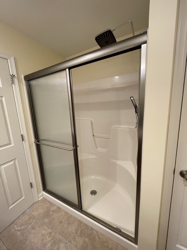 Master Bath - 2084 Deer Run Dr