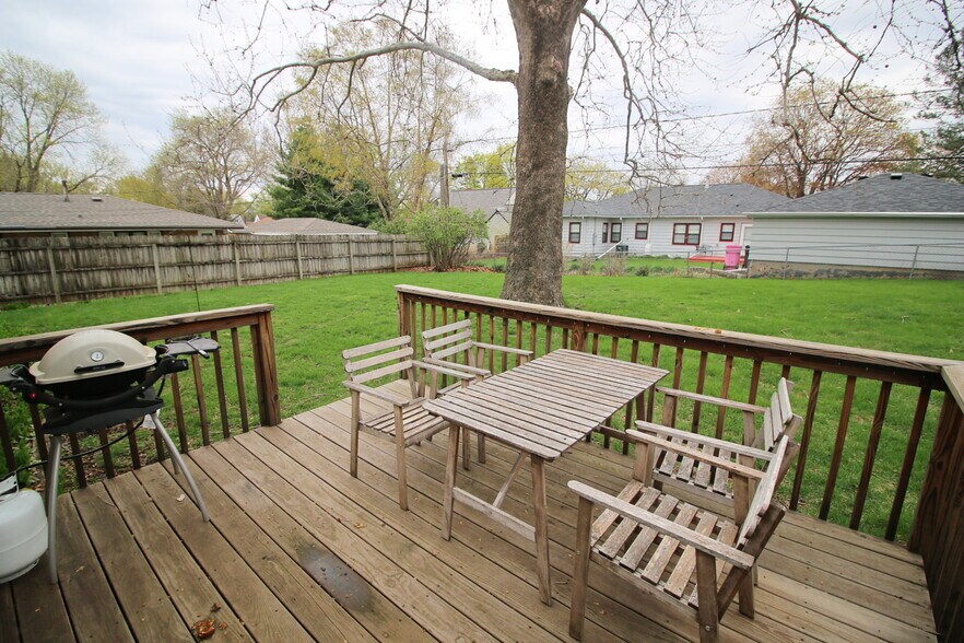 deck - 1526 Marston Ave