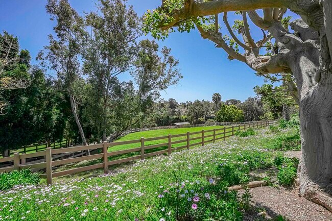 Building Photo - 5305 La Crescenta Rd