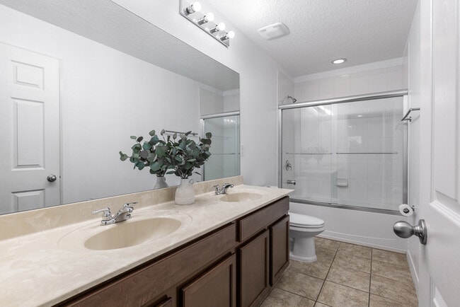 Building Photo - 4 Bedroom Home in Lake Nona with Fenced Yard