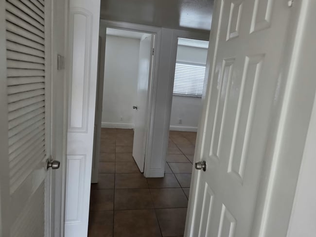 Building Photo - 401 SW 13th Pl