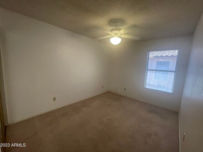 Building Photo - 2915 E Amber Ridge Way