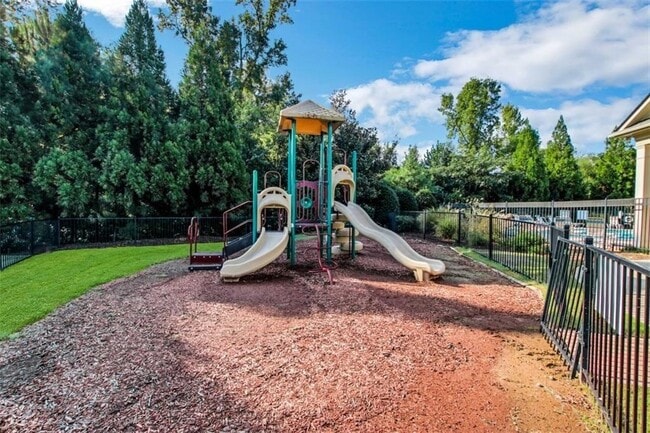 Building Photo - 268 Stone Park Dr