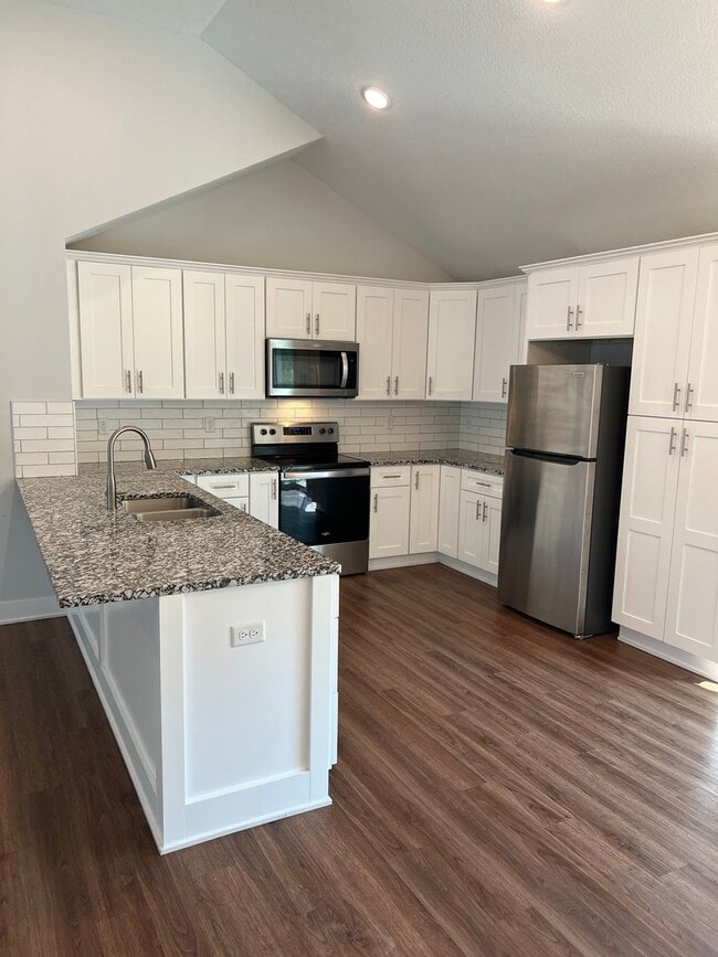 Building Photo - NEW PRICE!!!  Don't miss out.
