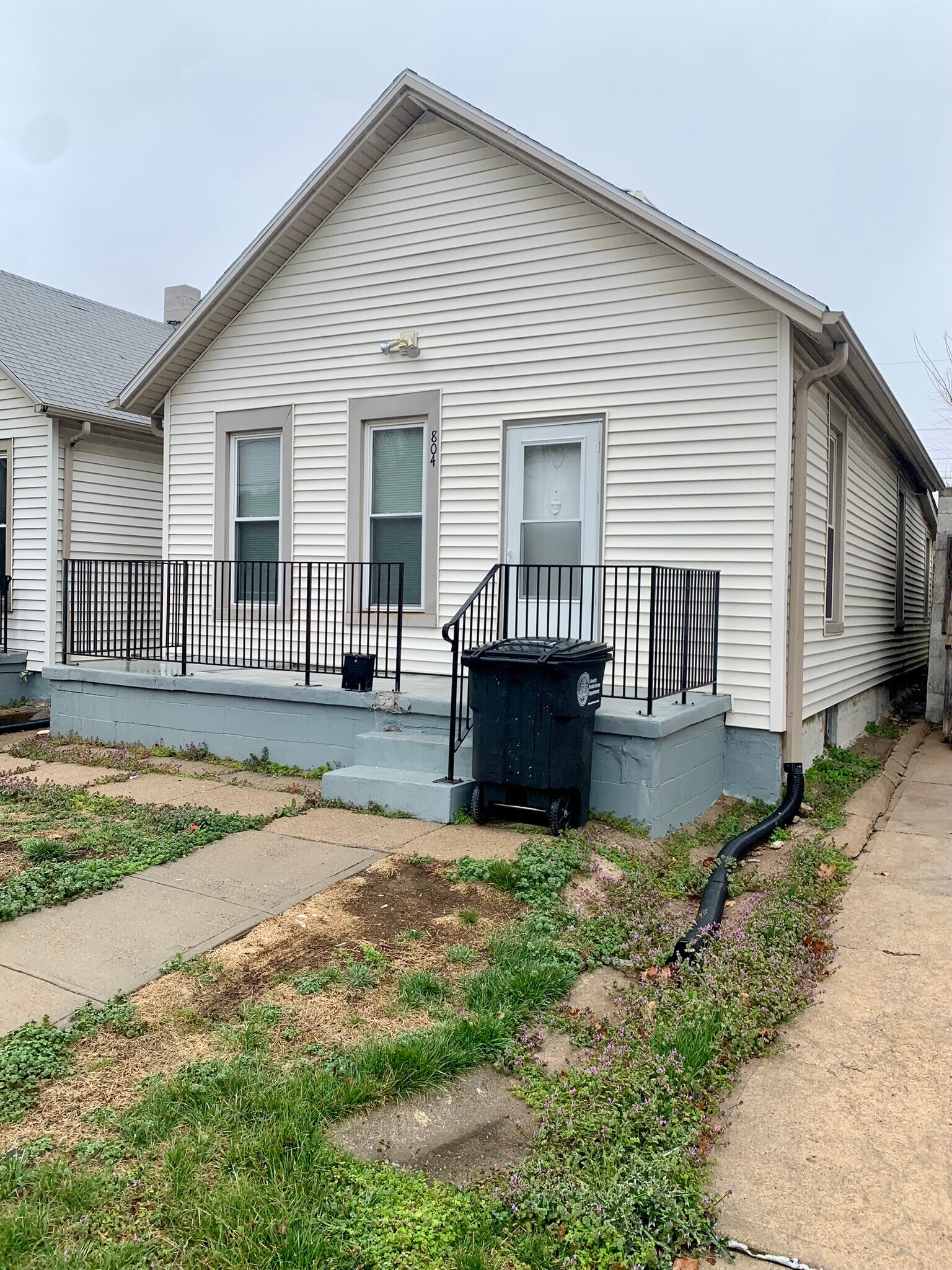 Building Photo - 804 Hickory St