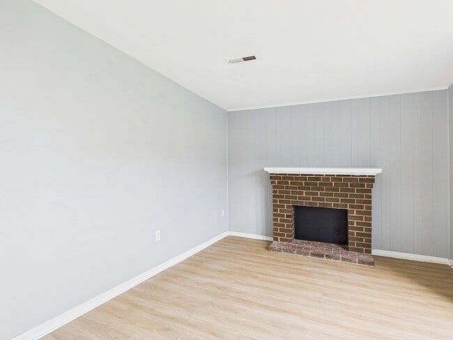 Building Photo - 783 Pleasant St