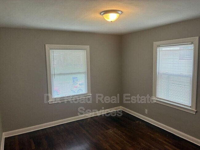 Building Photo - 112 Iroquois Ave