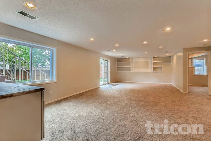 Building Photo - 7850 Park Ave NE