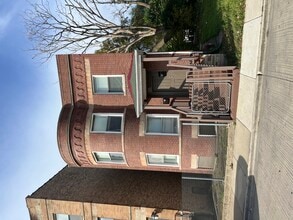 Building Photo - 5354 S Wells St