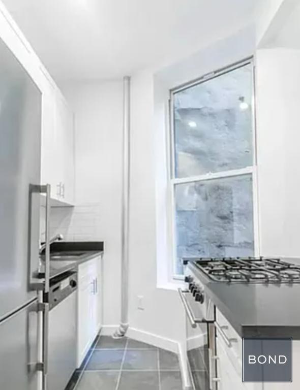 Building Photo - 314 E 91st St