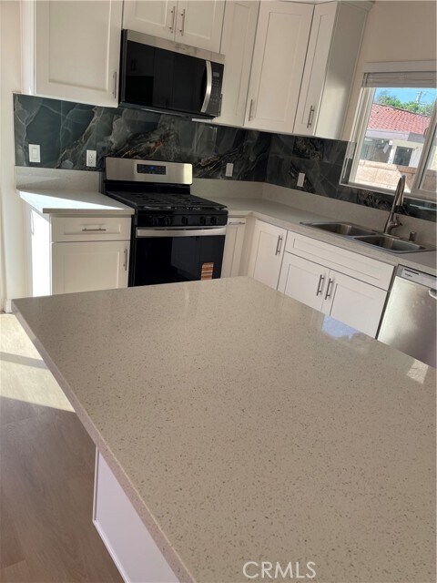 Building Photo - 18543 Ingomar St