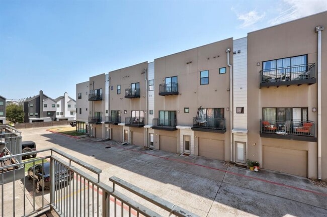 Building Photo - 6000 S Congress Ave