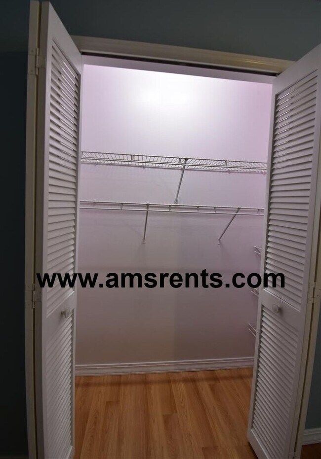 Building Photo - Spacious 3 bedroom House in Orlando