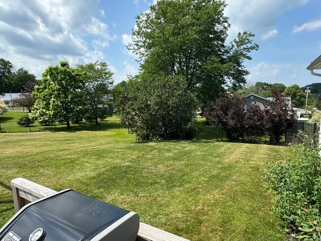 Building Photo - Beautifully Maintained 2 Bedroom Single Fa...