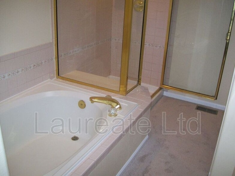 Building Photo - 8521 S Upham Way