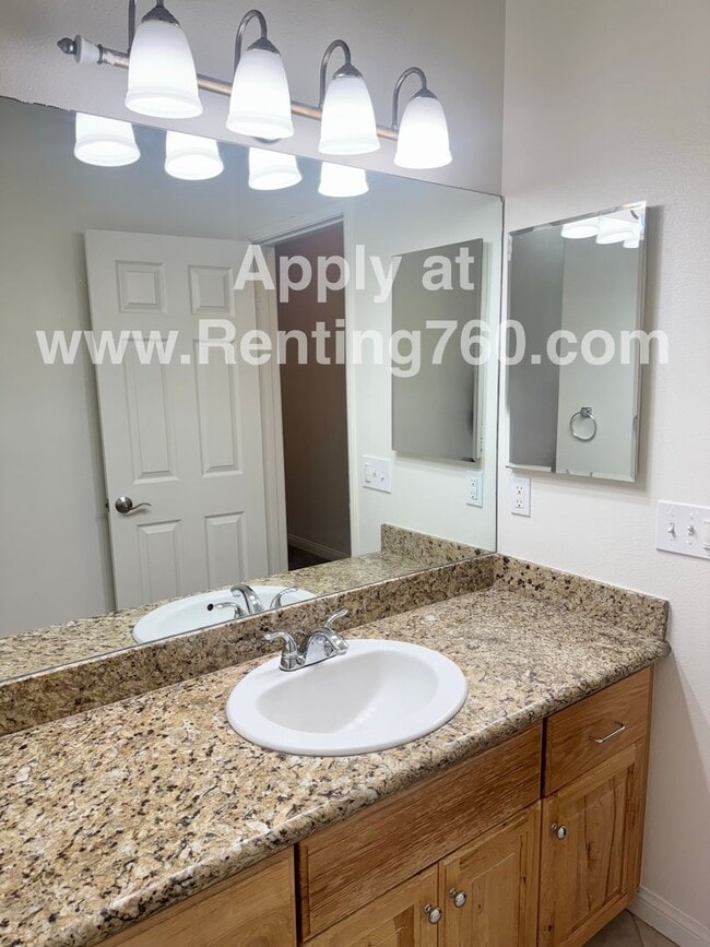 Building Photo - Spacious 3 Bed 2 Bath Home!