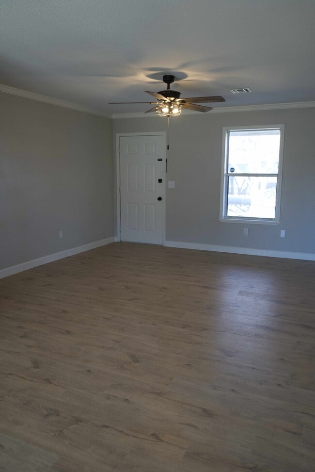 Building Photo - 1690 Henegar Dr