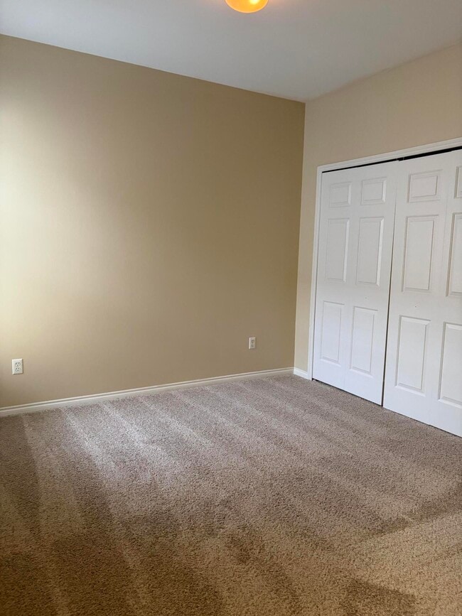 Building Photo - 534 Constitution St