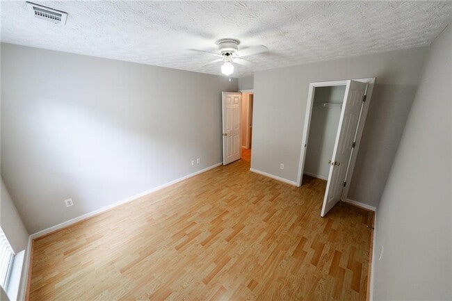 Building Photo - 3820 Oak Park Dr