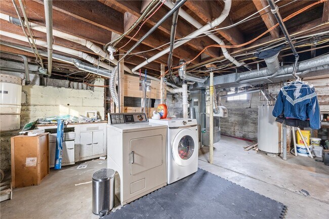 Building Photo - 373 Genesee St