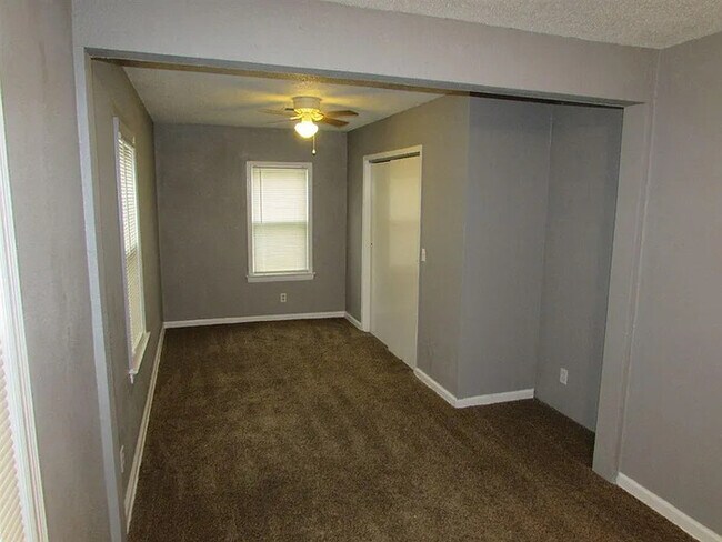 Building Photo - 2 bed 1 bath Home for rent